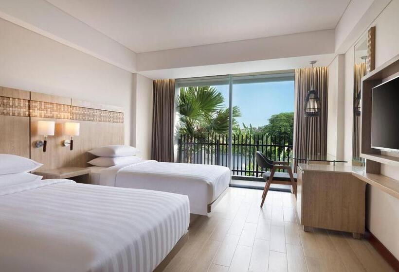 Номер Deluxe Вид на Бассейн, Fairfield By Marriott Bali Legian