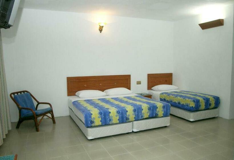 اتاق لوکس سه تخته, Pangkor Bay View Beach Resort