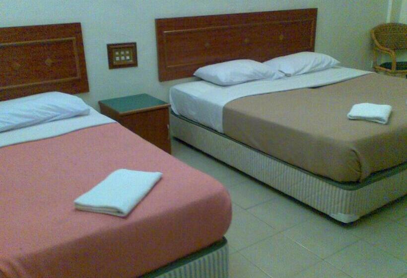 اتاق لوکس سه تخته, Pangkor Bay View Beach Resort