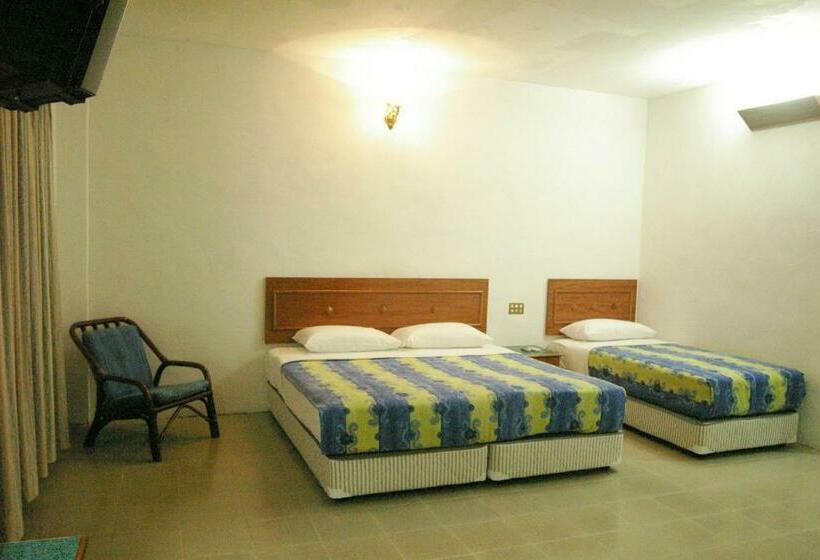اتاق لوکس سه تخته, Pangkor Bay View Beach Resort