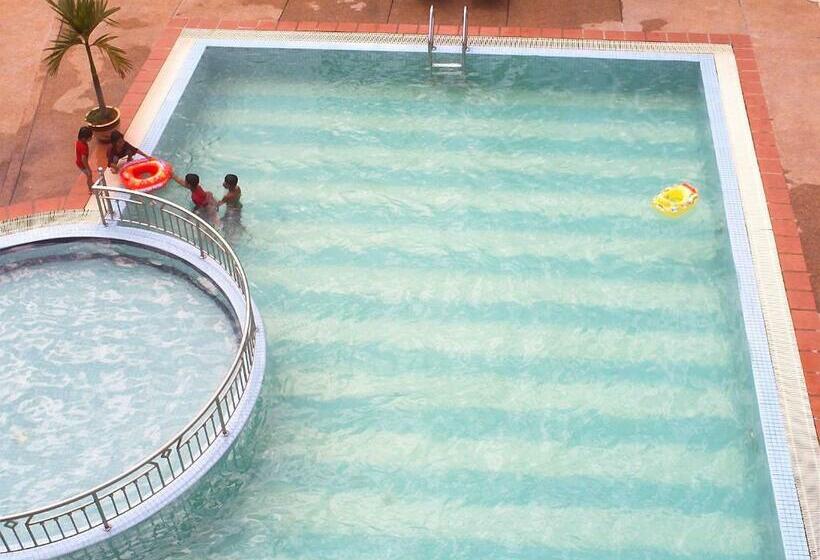 اتاق لوکس سه تخته, Pangkor Bay View Beach Resort