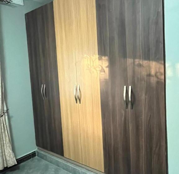 اتاق استاندارد, Ronald Virtue Apartments