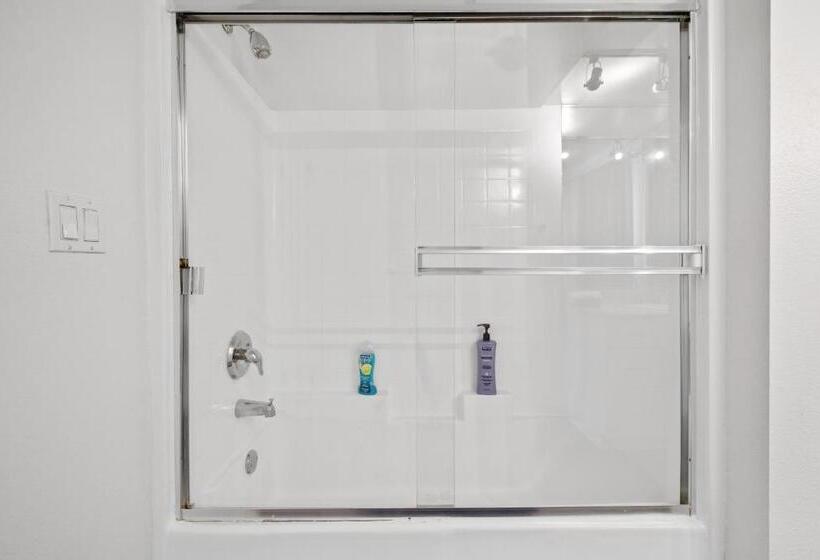 带2个卧室的公寓, Heart Of Santa Monica , Orange Pearl Condo