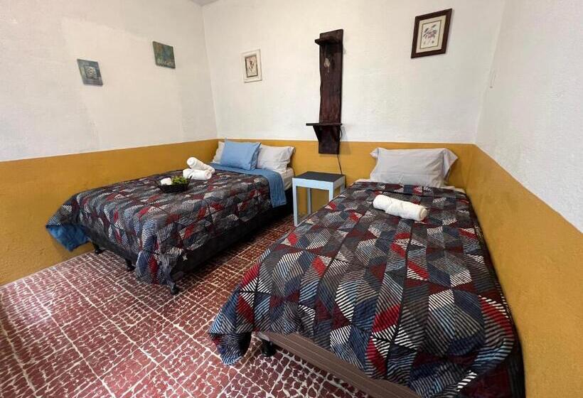 اتاق ساده سه‌ نفره, Casa Del Viajero Antigua