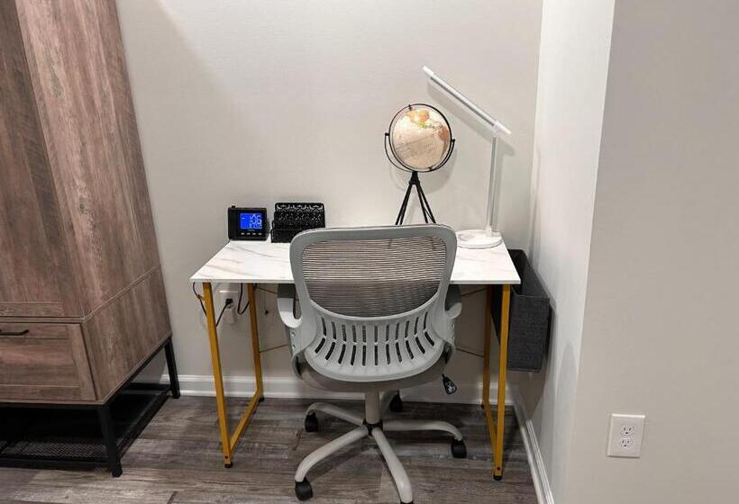 디럭스 룸, Luxurious Basement Guest Suite In Elkridge