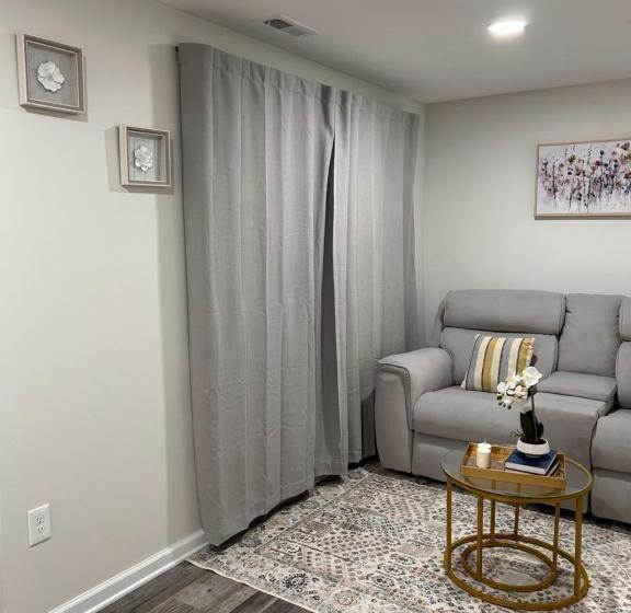 디럭스 룸, Luxurious Basement Guest Suite In Elkridge