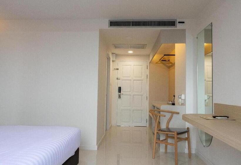 디럭스 룸, River Hotel   The Outstanding Venues Nakhon Pathom