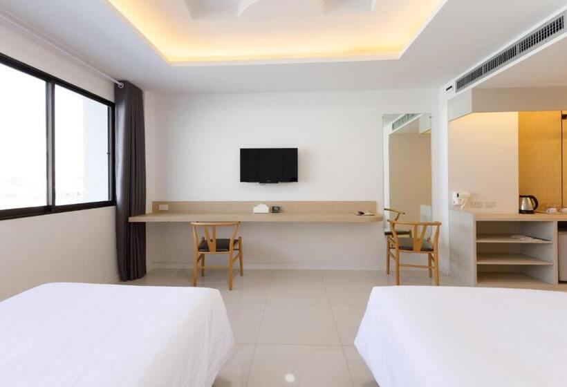 디럭스 룸, River Hotel   The Outstanding Venues Nakhon Pathom