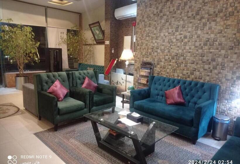 Family Suite, الفاخرية