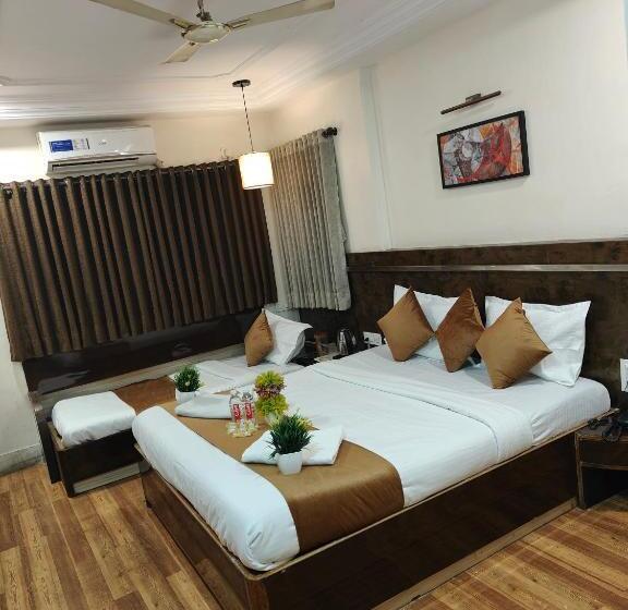 Номер Стандарт Трехместный, Kiara Shirdi Park Inn