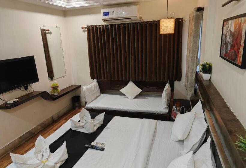 Номер Стандарт Трехместный, Kiara Shirdi Park Inn