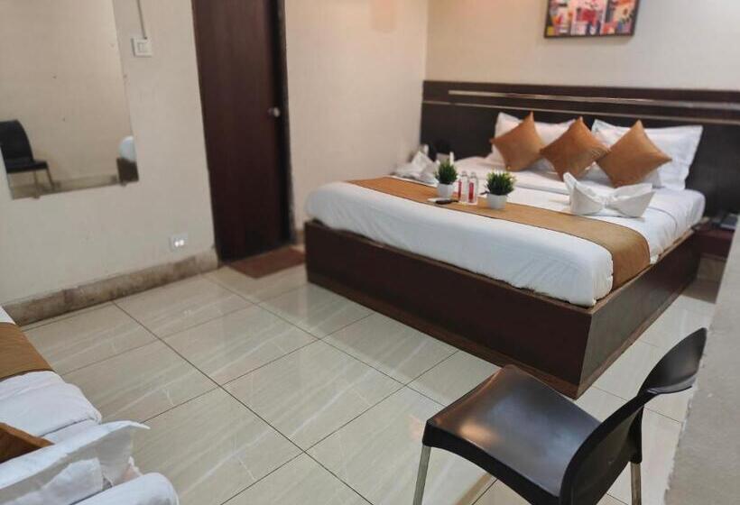 Семейный Номер Deluxe, Kiara Shirdi Park Inn
