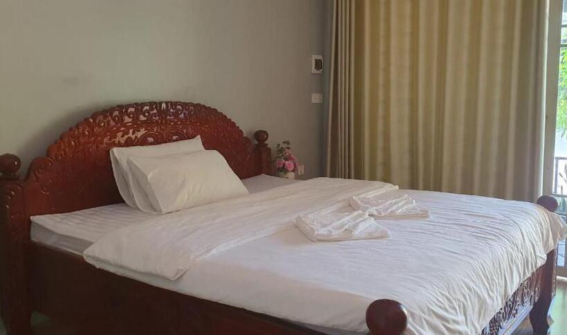 带2个双人床的标准工作室, Angkearsel Guesthouse