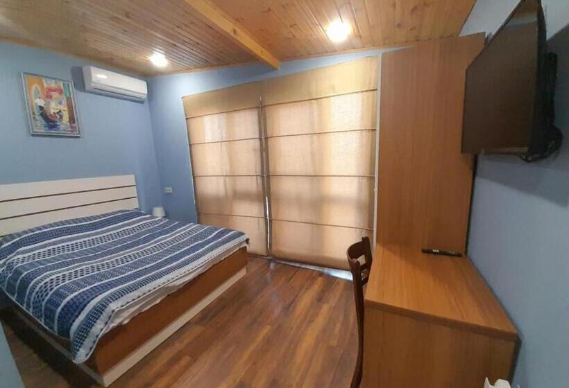 اتاق استاندارد با تراس, Aragvi