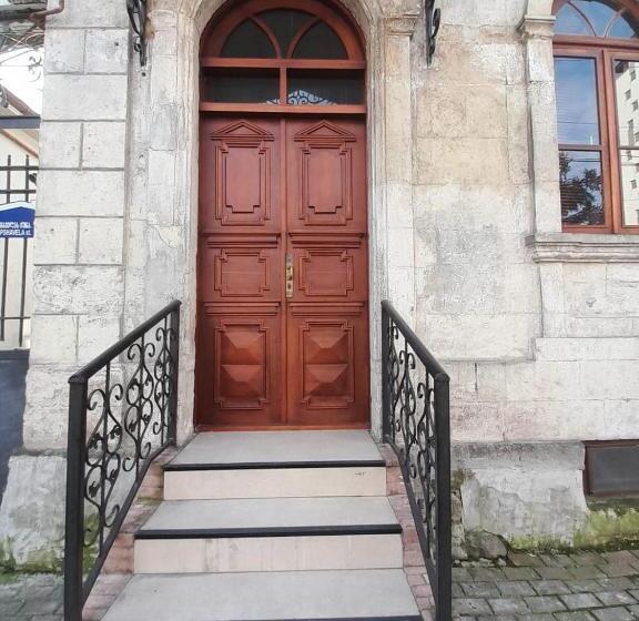 Economy Triple Room, Aragvi