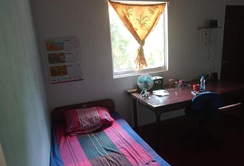 اتاق اکونومی, Hostel Dun