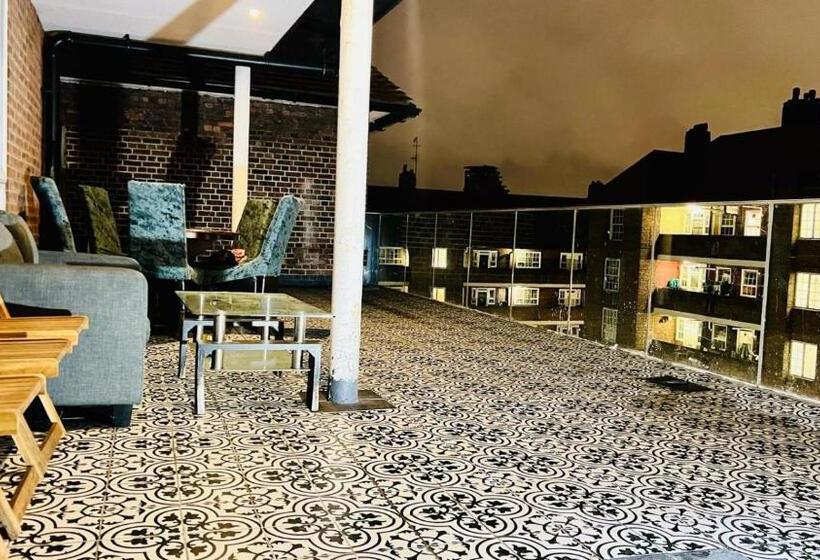 Номер Стандарт, City View Sunset Luxurious Apartment In London Zone 1 Including One Family Twin Room With Its Own St