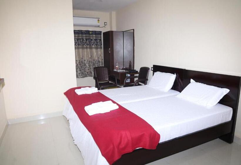 Номер Deluxe, Anand Grand And Lodge
