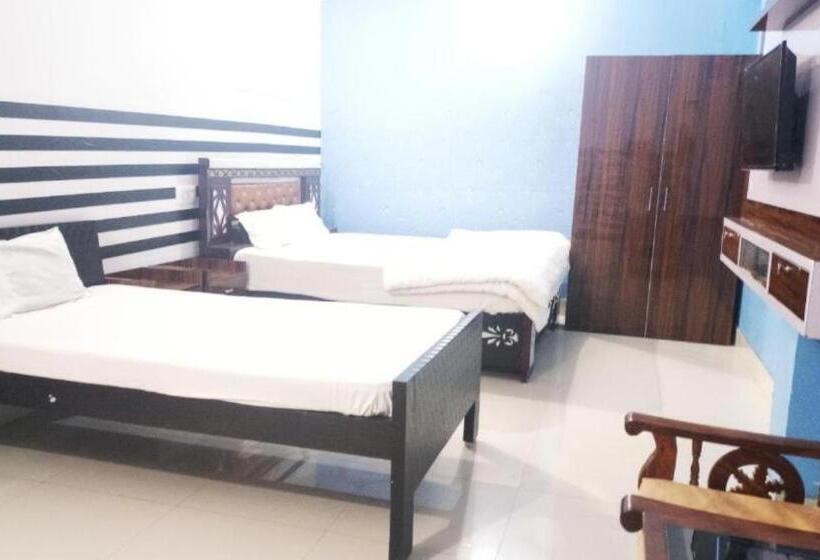 四人豪华间, Goroomgo Nalanda Guest House