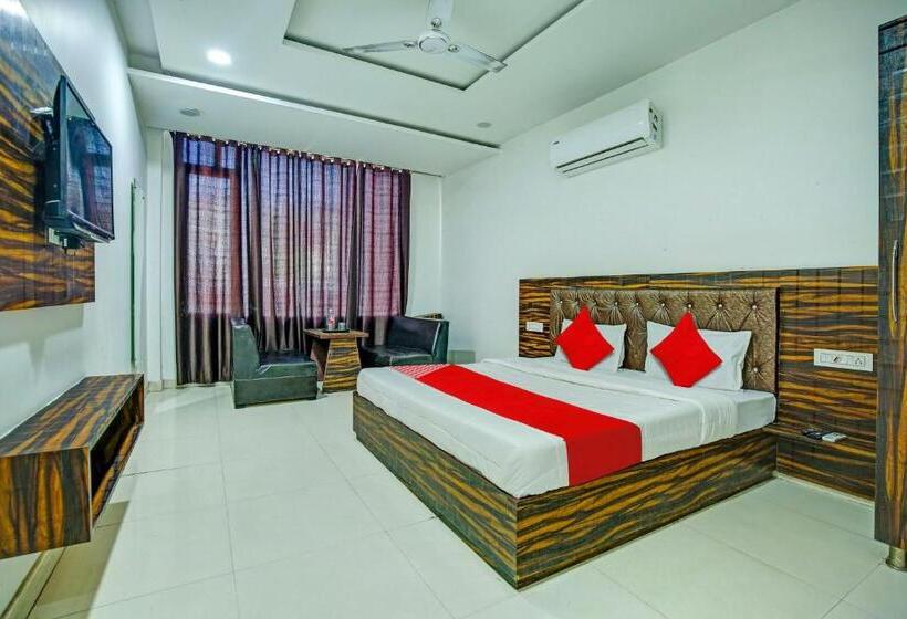 Трехместный Номер Классика, Town House Cafe And Hotel, Kurukshetra