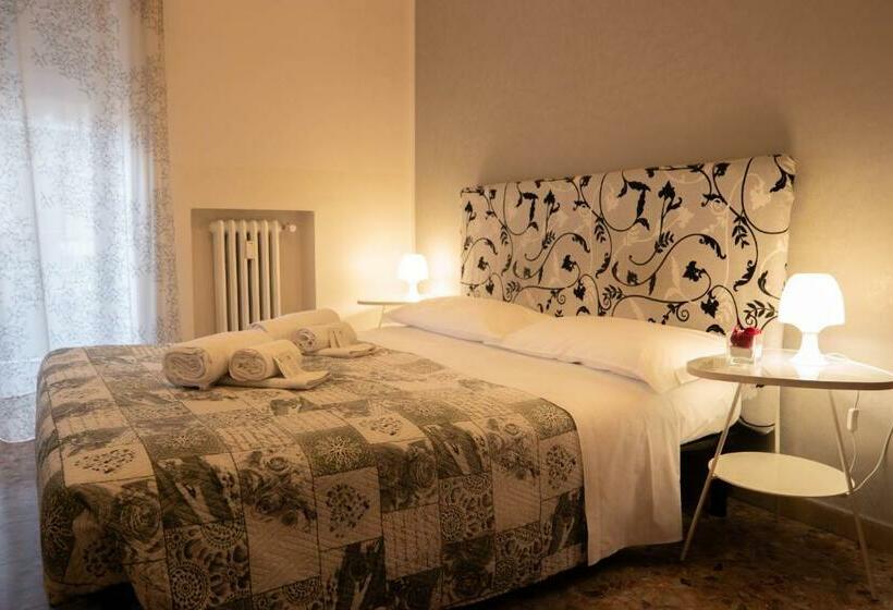 اتاق استاندارد با سرویس بهداشتی مشترک, Forever Rooms