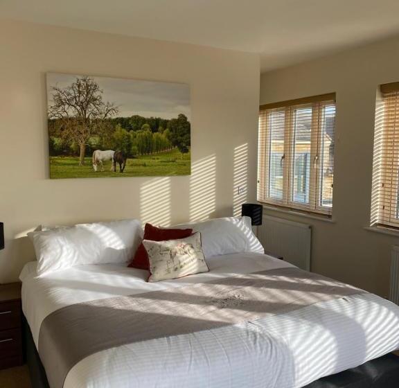 Люкс, Woodhouse Farm Lodge