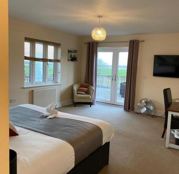 Люкс, Woodhouse Farm Lodge