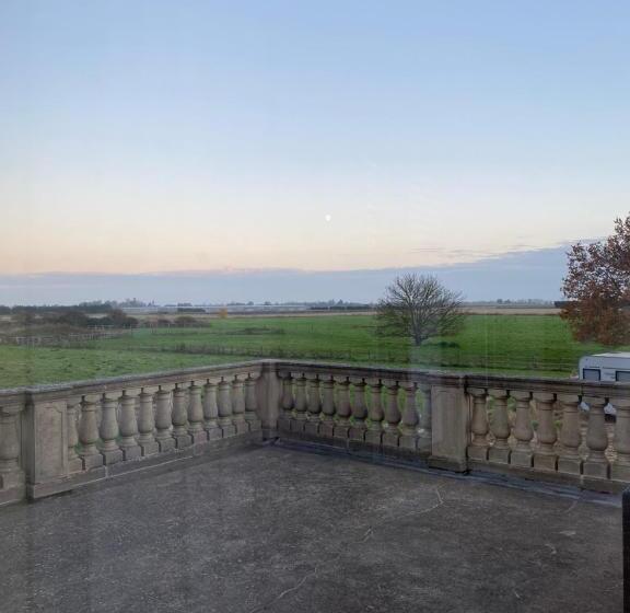 جناح, Woodhouse Farm Lodge