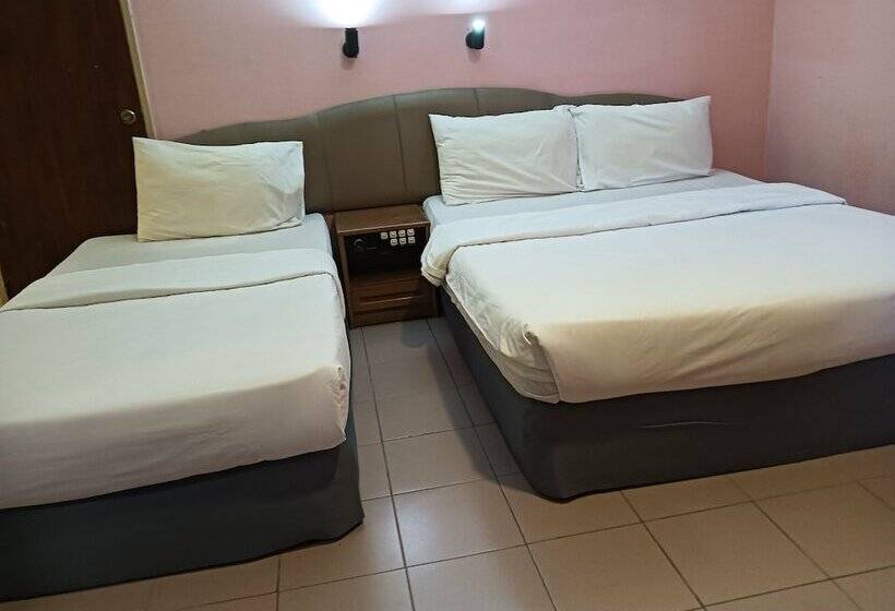 Трехместный Номер Deluxe, Oyo 90860 Wawasan Inn