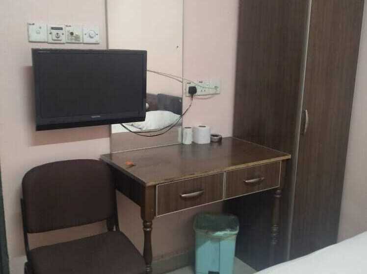 Номер Стандарт Трехместный, Oyo 90867 Hotel Bintang Inns