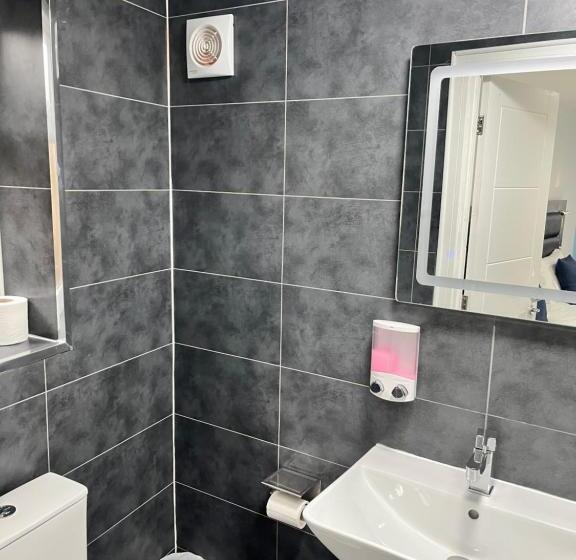 Студио Стандарт Вид на Сад, Pinewood Guest House