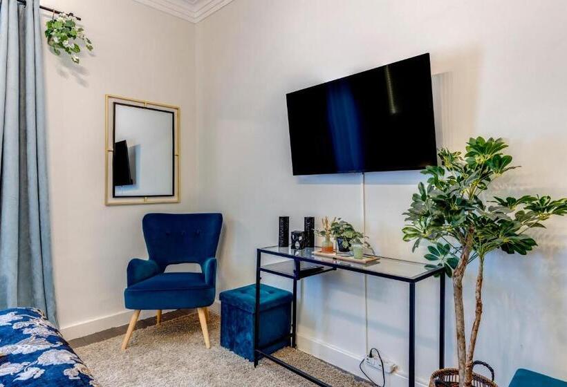 חדר סטנדרט עם מיטת קינג, Quiet View Rooms
