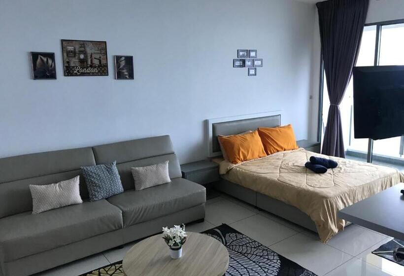 Студио Стандарт Вид на Бассейн, Evo Soho Studio Suites Bangi By Molek Homestay  Pool Or City View