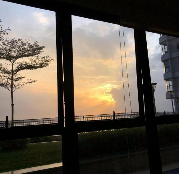 Standard room with outdoor bath, Medium Sized Bedroom, Girls Only In Country Garden Danga Bay, 2pax, Free Wifi, Parking