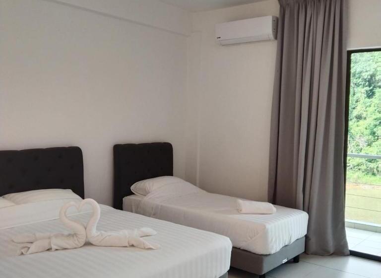 Трехместный Номер Стандарт с Балконом, Riverside Palm Inn Sg Lembing