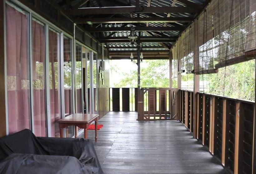 Номер Стандарт с Балконом, Kejora Homestay