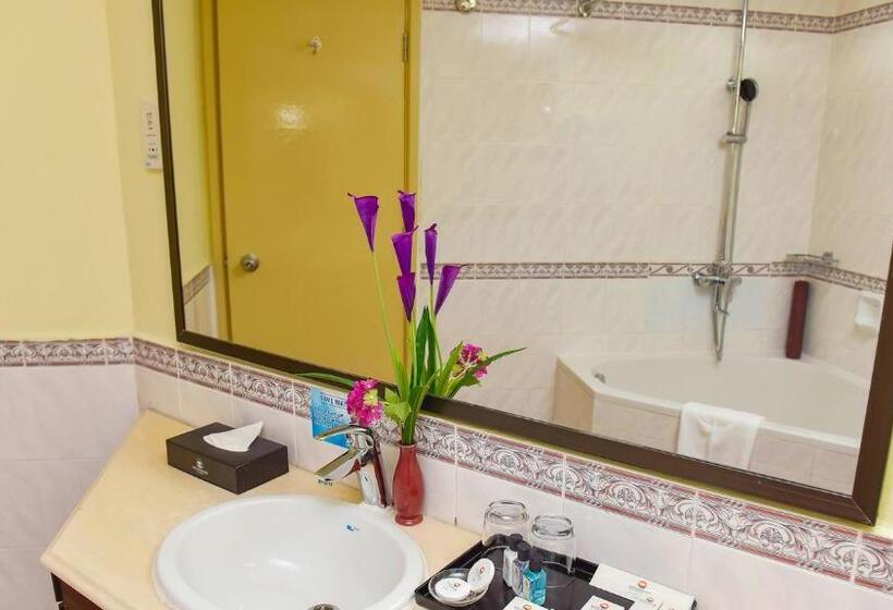 Люкс 2 Спальни, Lotus Desaru Beach Resort & Spa