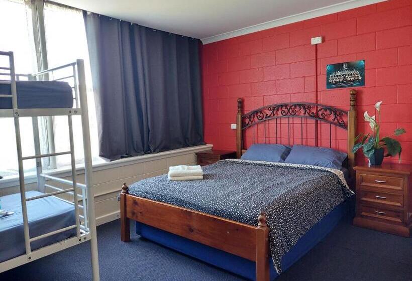 Семейный Номер, Port Adelaide Backpackers