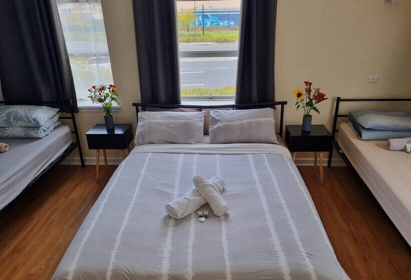 חדר משפחתי, Port Adelaide Backpackers