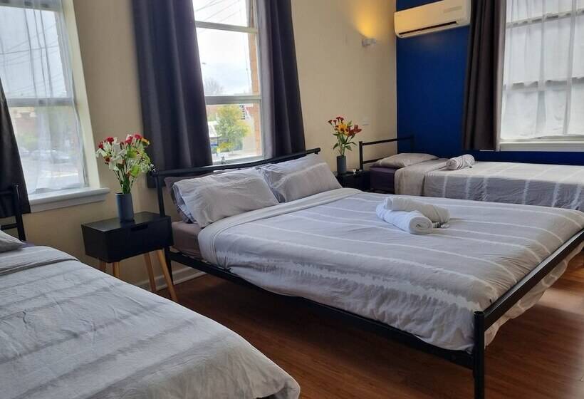 חדר משפחתי, Port Adelaide Backpackers