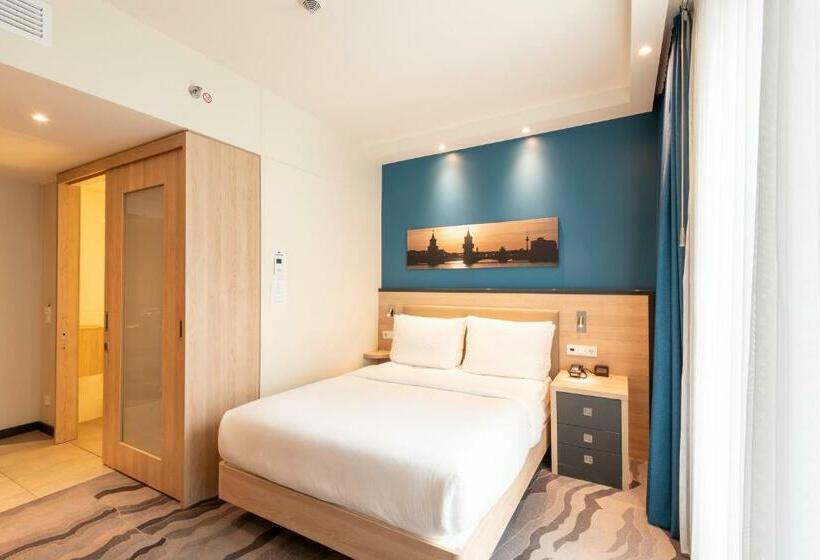 اتاق استاندارد با چشم‌انداز شهر, Hampton By Hilton Berlin City Centre Alexanderplatz