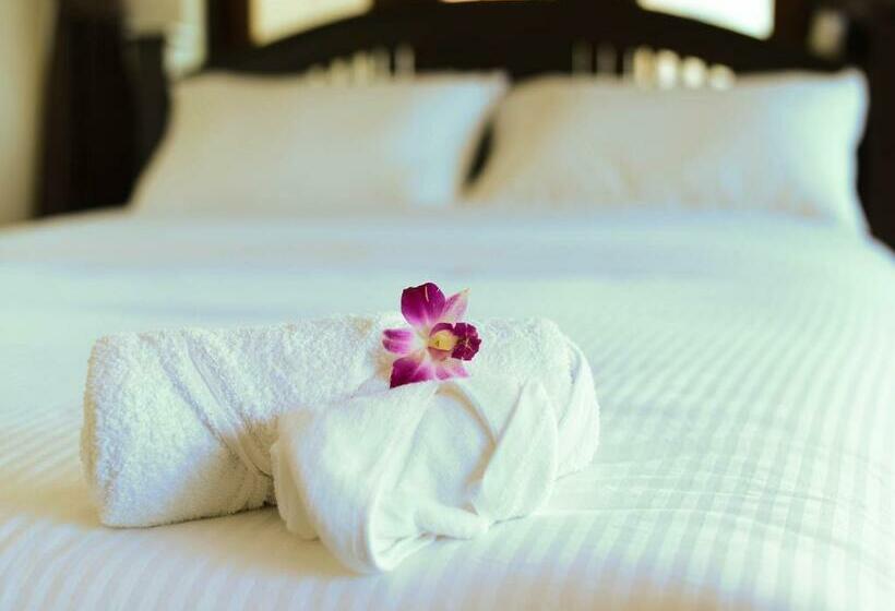 Deluxe room with river view, Ban U Thong Accommodations