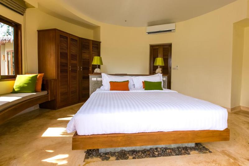 Deluxe room with river view, Ban U Thong Accommodations