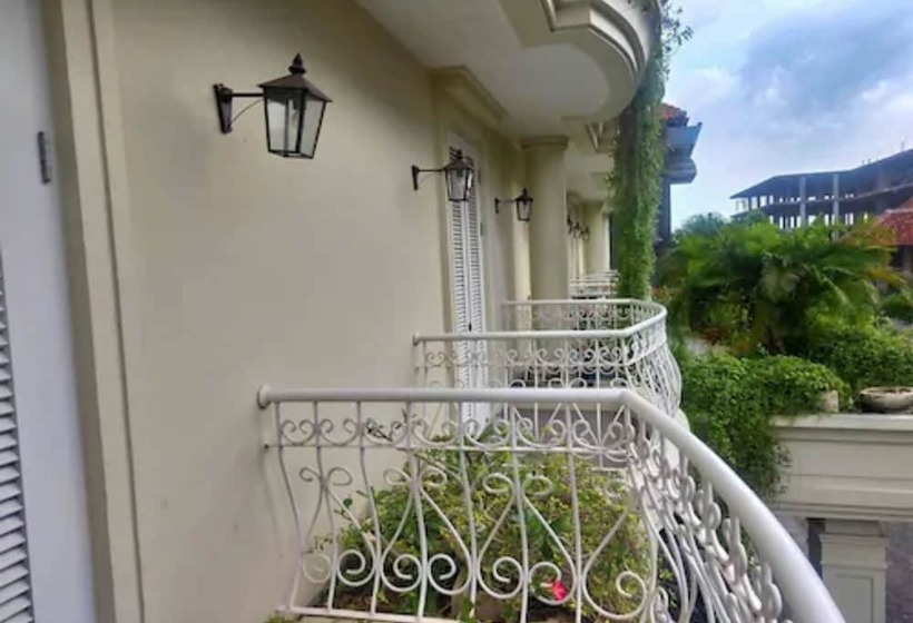 Номер Deluxe с Балконом, Amalfi Hotel Seminyak
