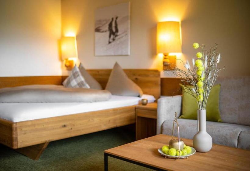 Habitación Estándar con Balcón, Pension Schattberg