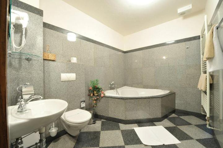 اتاق لوکس, Brioni Suites