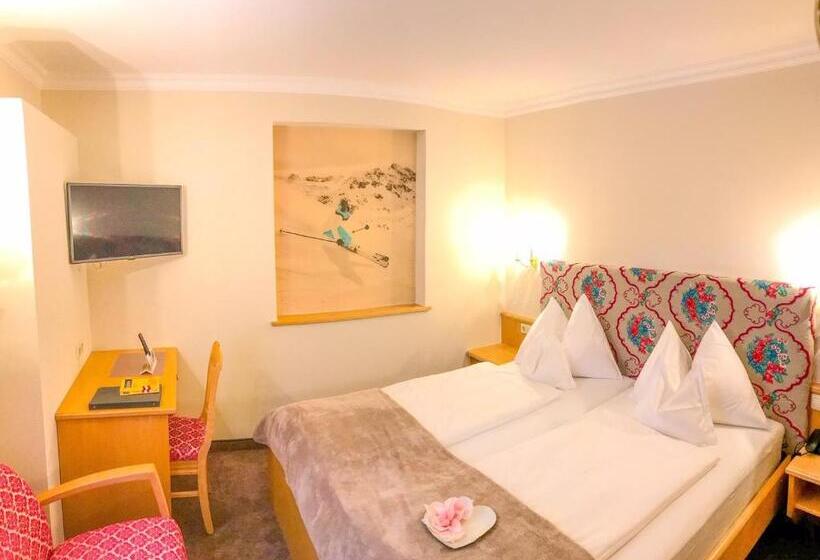 غرفة أساسية, Andi S Ski