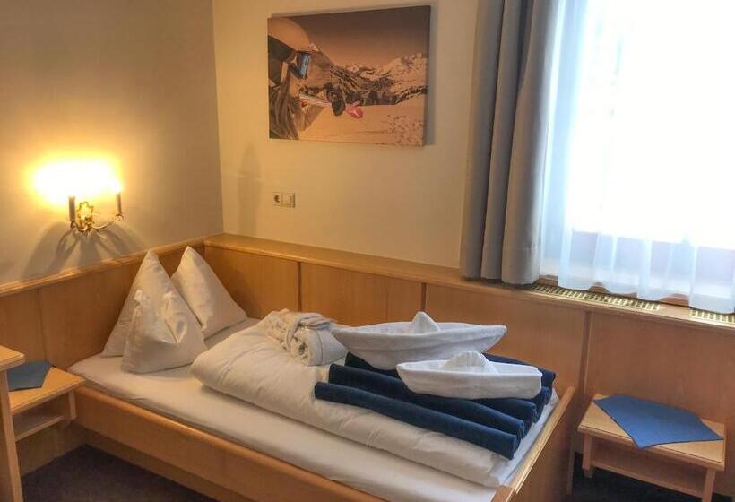 غرفة قياسية فردية, Andi S Ski