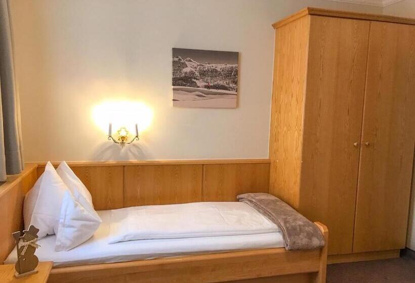 غرفة قياسية فردية, Andi S Ski