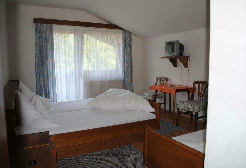 Трехместный Номер Стандарт с Балконом, Pension Lärchenhof